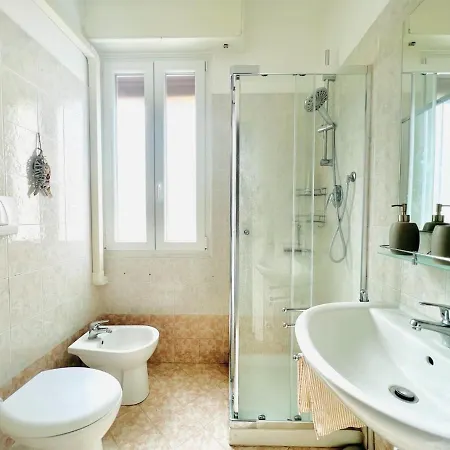 Sally's - Nel Cuore Di アパート *